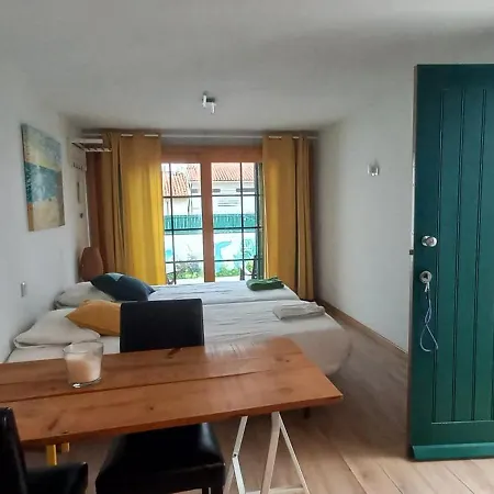 Oporto Surflodge בית נופש *