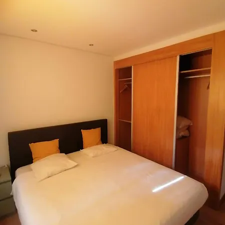 Oporto Surflodge *